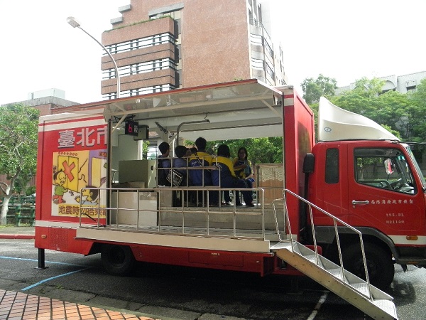 Earthquake Simulation Car