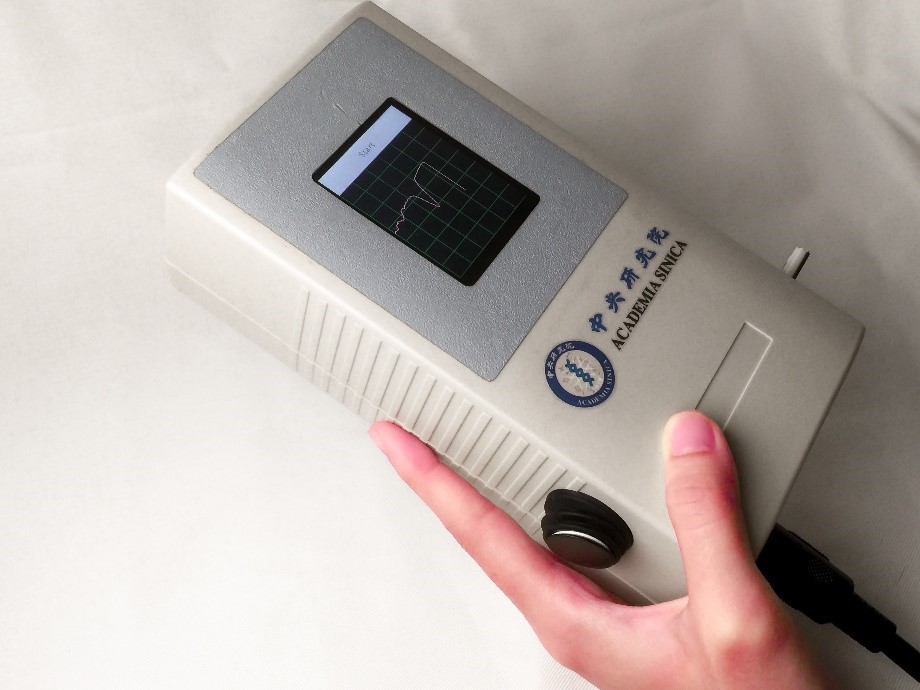 Instrument Development of QMIA - Quantitative Mobile Immunoassay reader